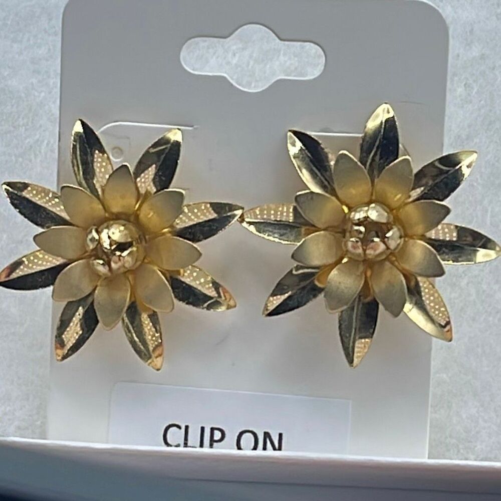 Vintage layered floral  gold -tone screw back earrings.